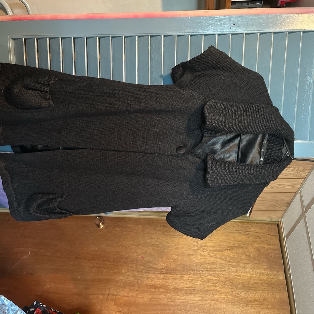 Elegant Black Short-Sleeve Jacket